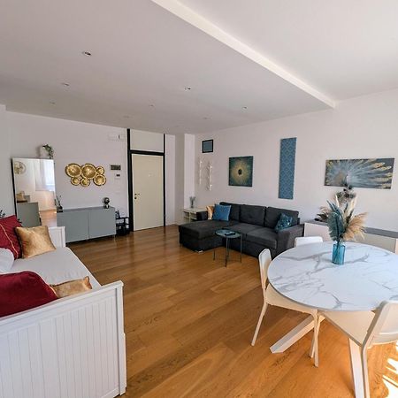 Convenient Family Apt With Private Parking 메스트레 외부 사진