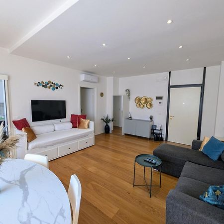 Convenient Family Apt With Private Parking 메스트레 외부 사진