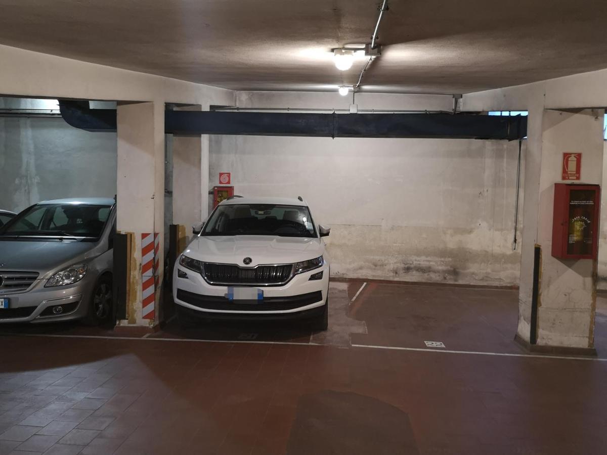 Convenient Family Apt With Private Parking 메스트레 외부 사진