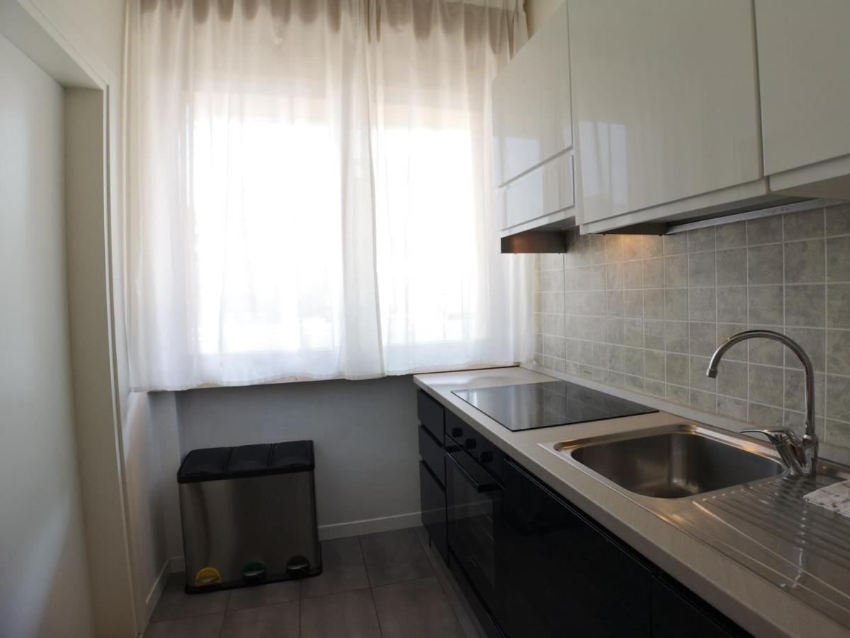 Convenient Family Apt With Private Parking 메스트레 외부 사진