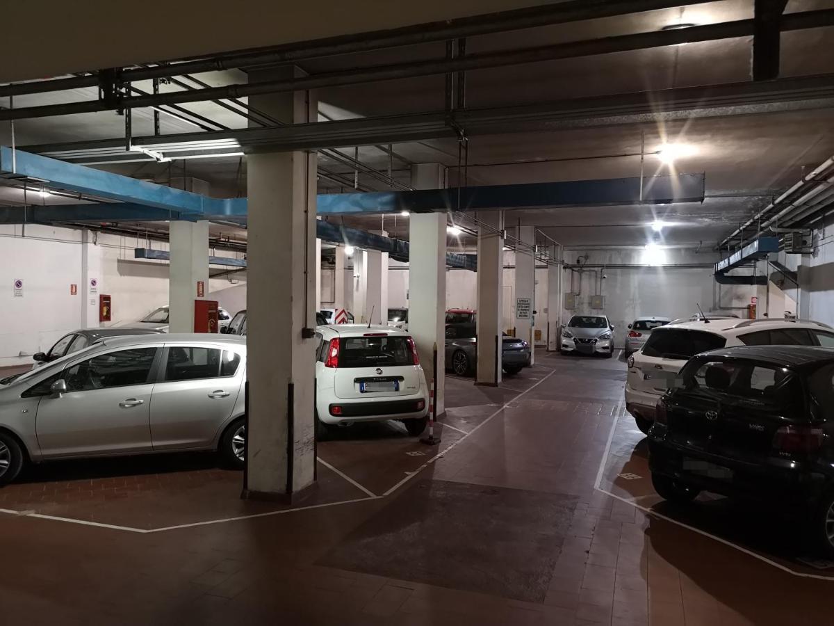 Convenient Family Apt With Private Parking 메스트레 외부 사진