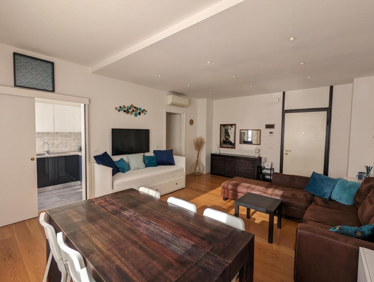 Convenient Family Apt With Private Parking 메스트레 외부 사진