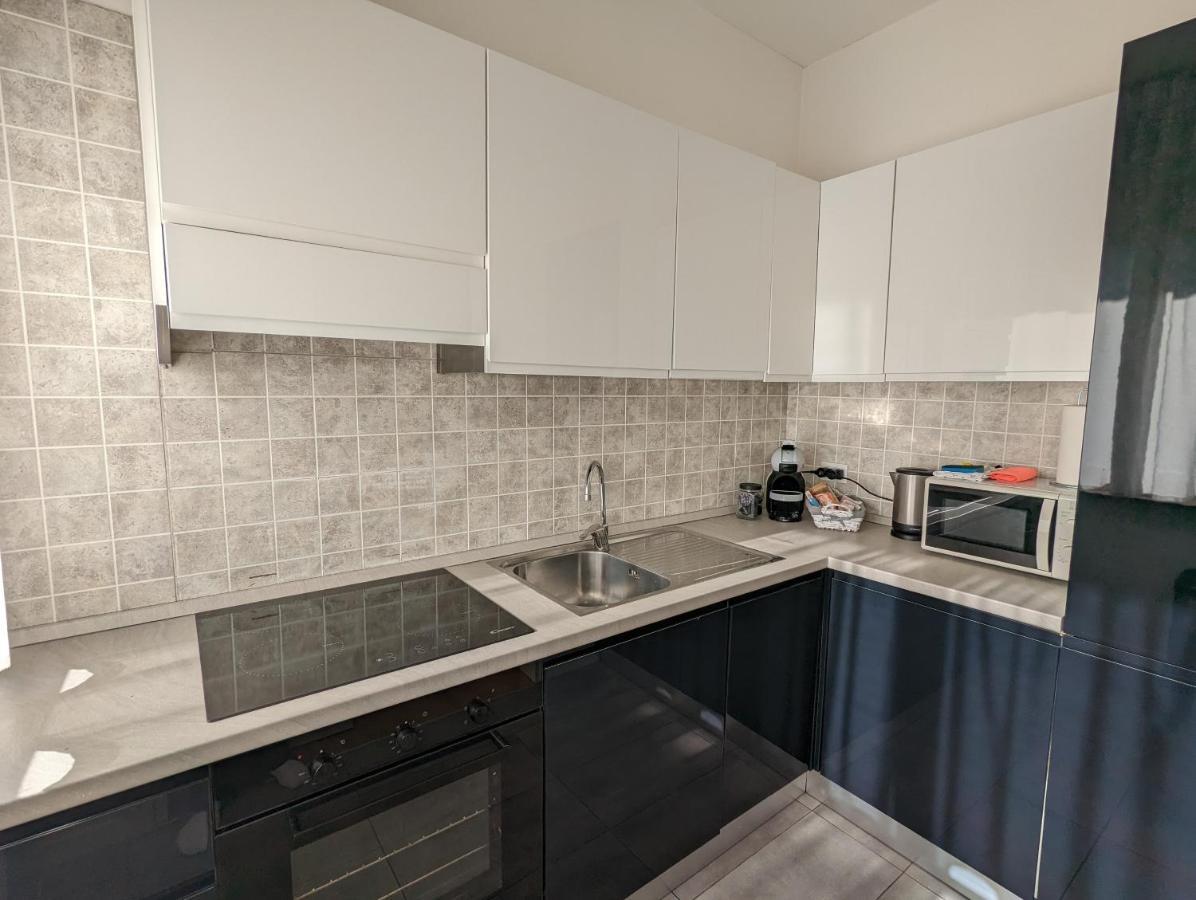 Convenient Family Apt With Private Parking 메스트레 외부 사진