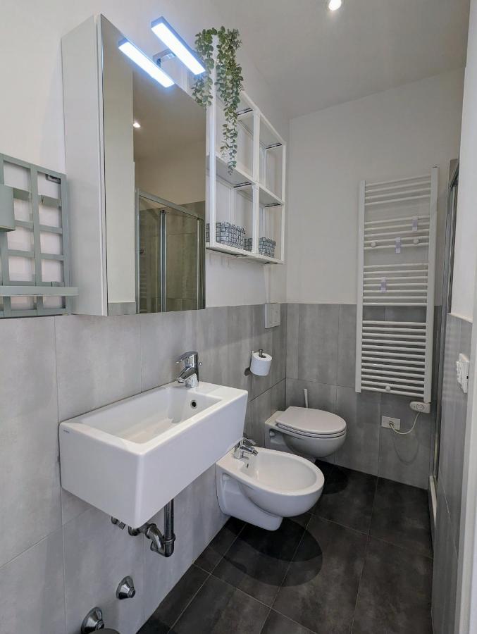Convenient Family Apt With Private Parking 메스트레 외부 사진