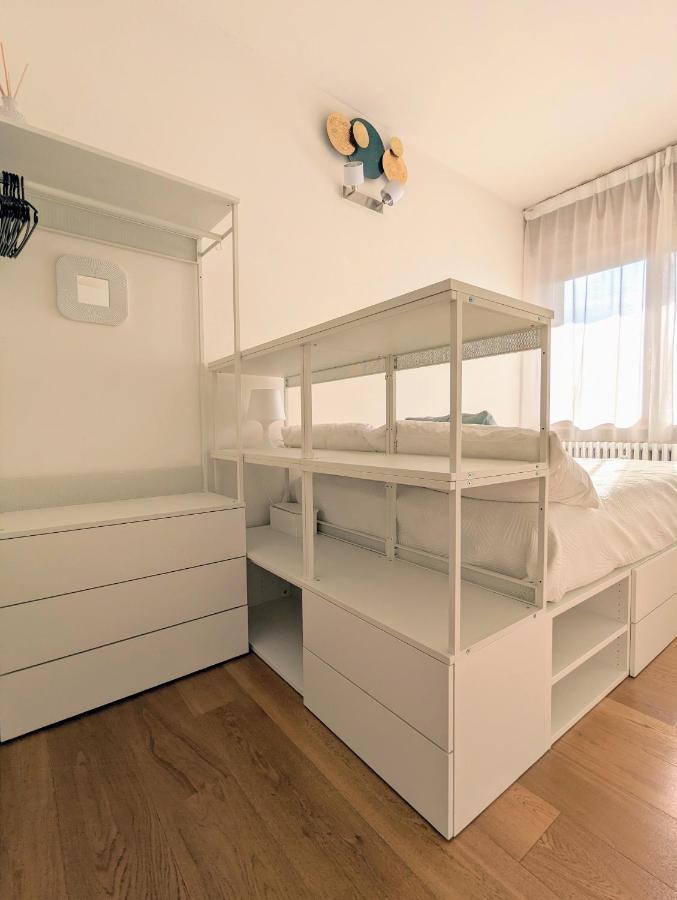 Convenient Family Apt With Private Parking 메스트레 외부 사진